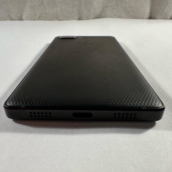 BlackBerry Key2 Unlocked - Picture 2 of 6